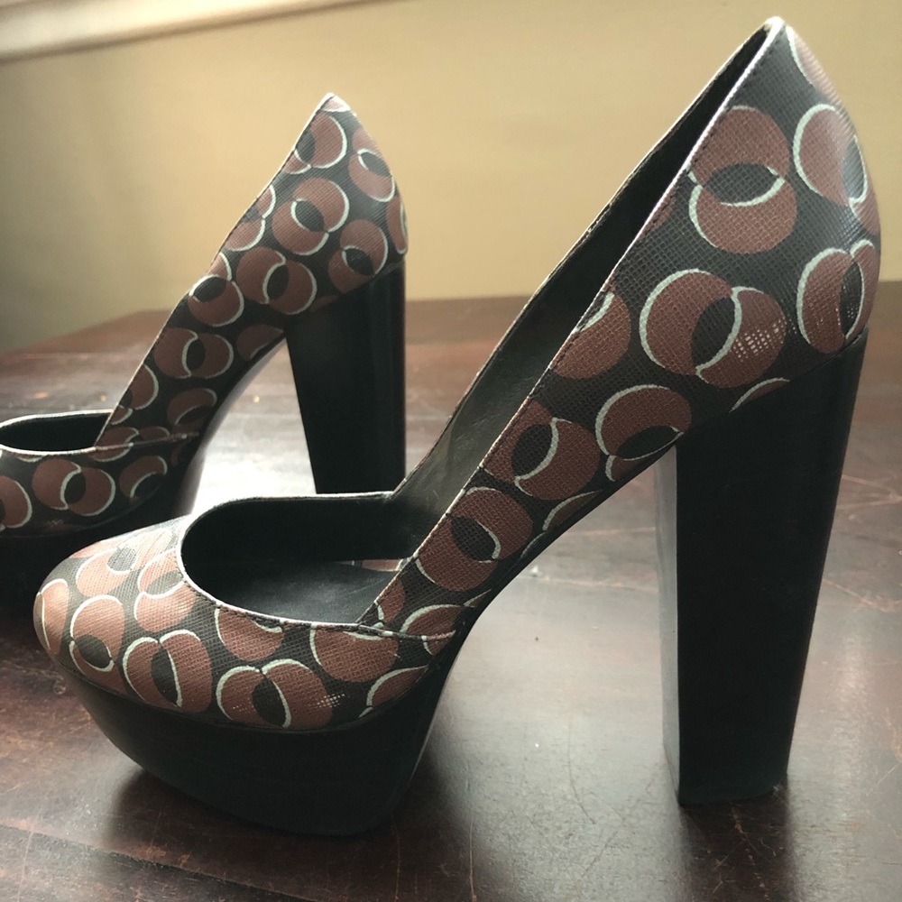 DVF brown textures leather high heel pumps